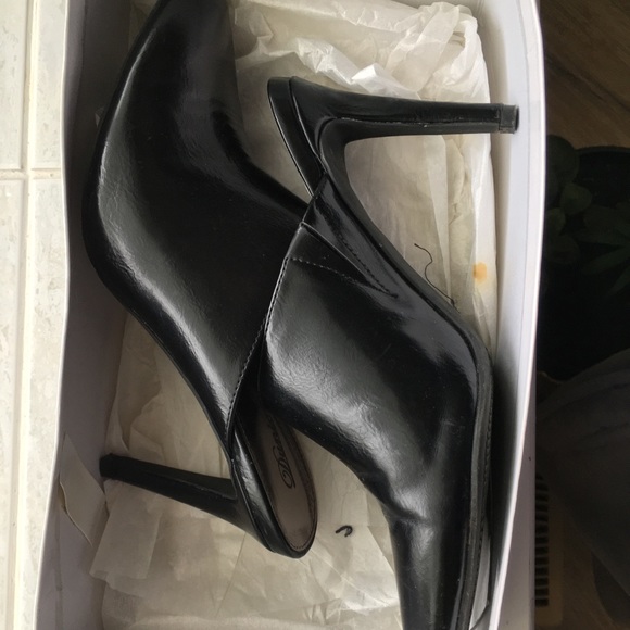 Shoes - Picture 2 of 14